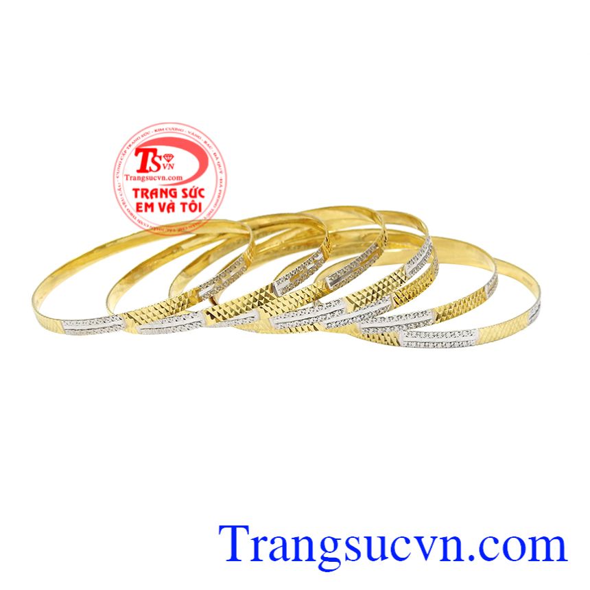Vòng tuần vàng tây chất lượng với những chi tiết đẹp mắt, độc đáo.